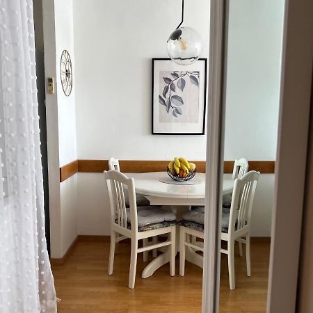 City Center Apartment Twiggy Макарська Екстер'єр фото