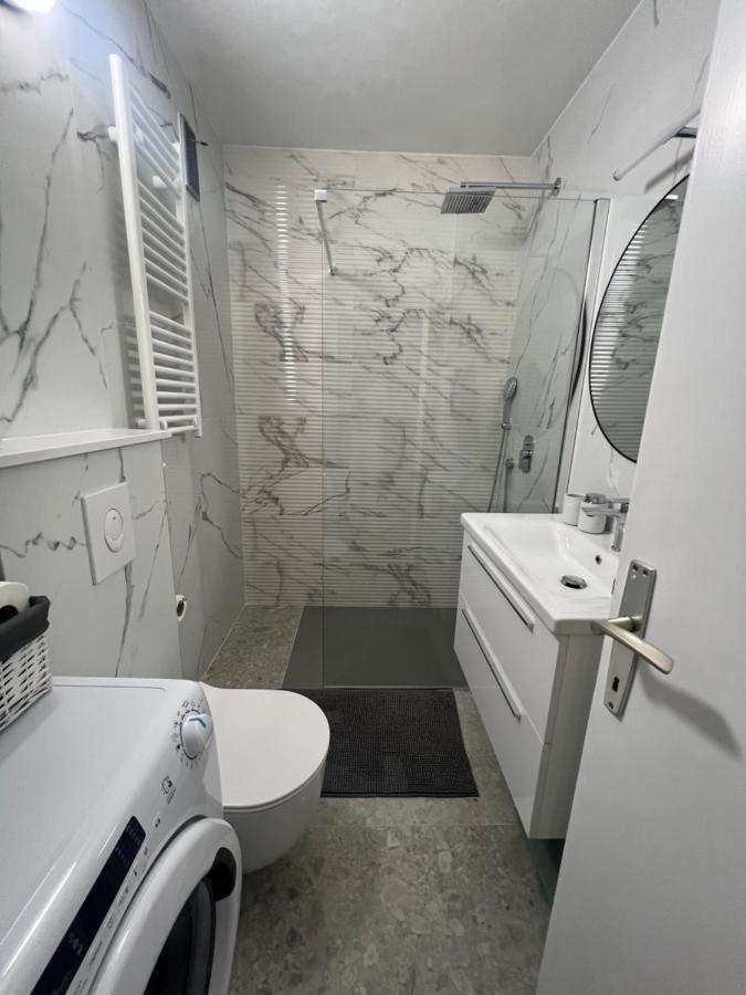 City Center Apartment Twiggy Макарська Екстер'єр фото