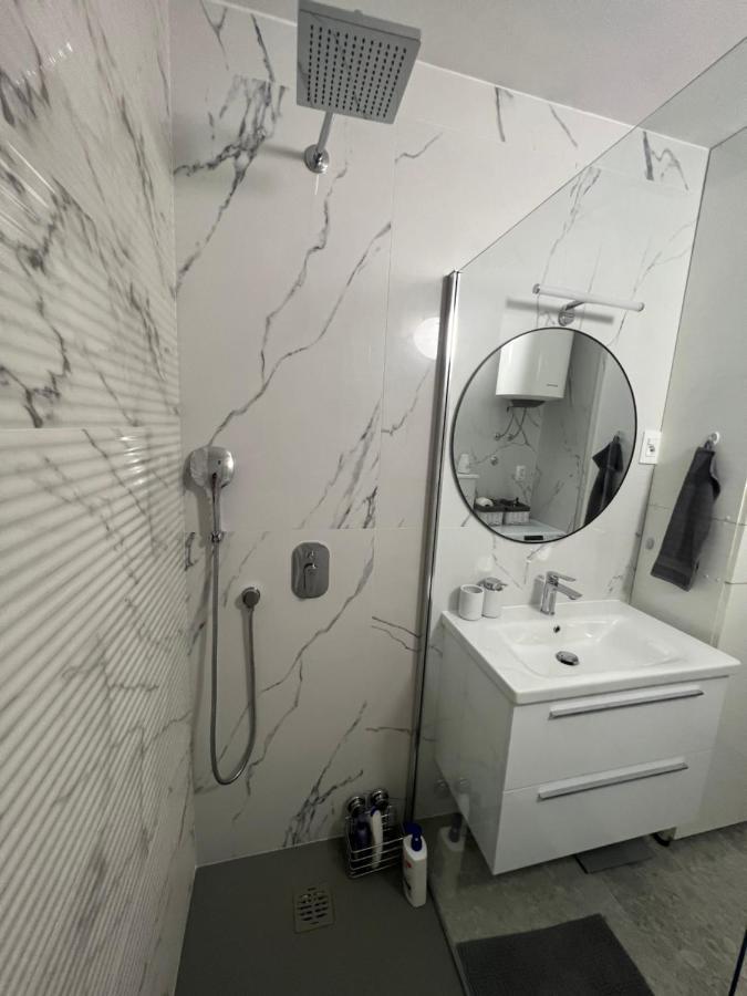 City Center Apartment Twiggy Макарська Екстер'єр фото