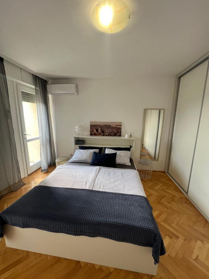 City Center Apartment Twiggy Макарська Екстер'єр фото