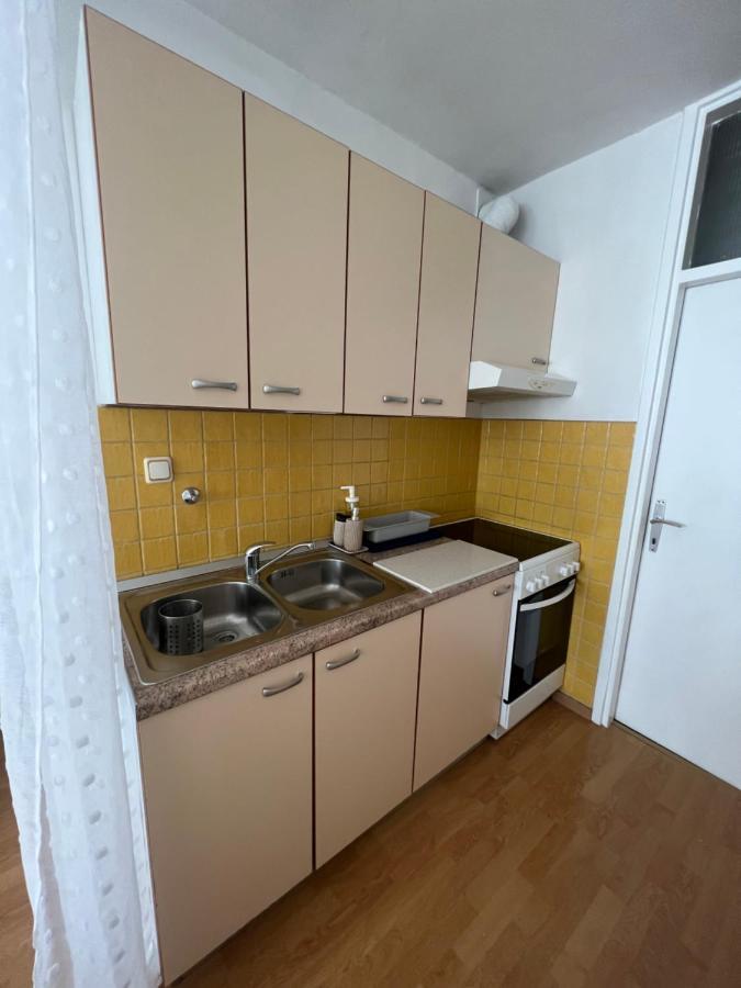 City Center Apartment Twiggy Макарська Екстер'єр фото