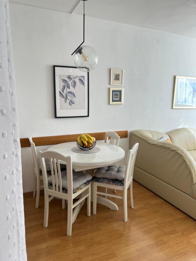 City Center Apartment Twiggy Макарська Екстер'єр фото