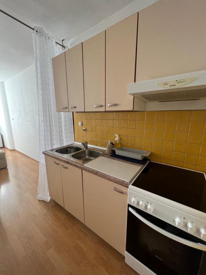 City Center Apartment Twiggy Макарська Екстер'єр фото