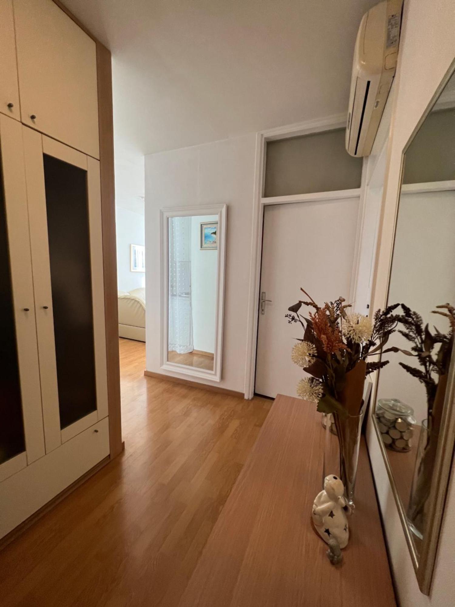 City Center Apartment Twiggy Макарська Екстер'єр фото